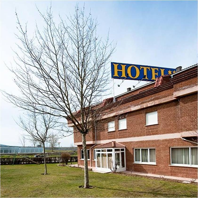 Hotel Area Serrano Buniel المظهر الخارجي الصورة